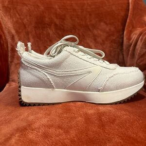 Dolce Vita womens Bynx sneakers. Off white size 11